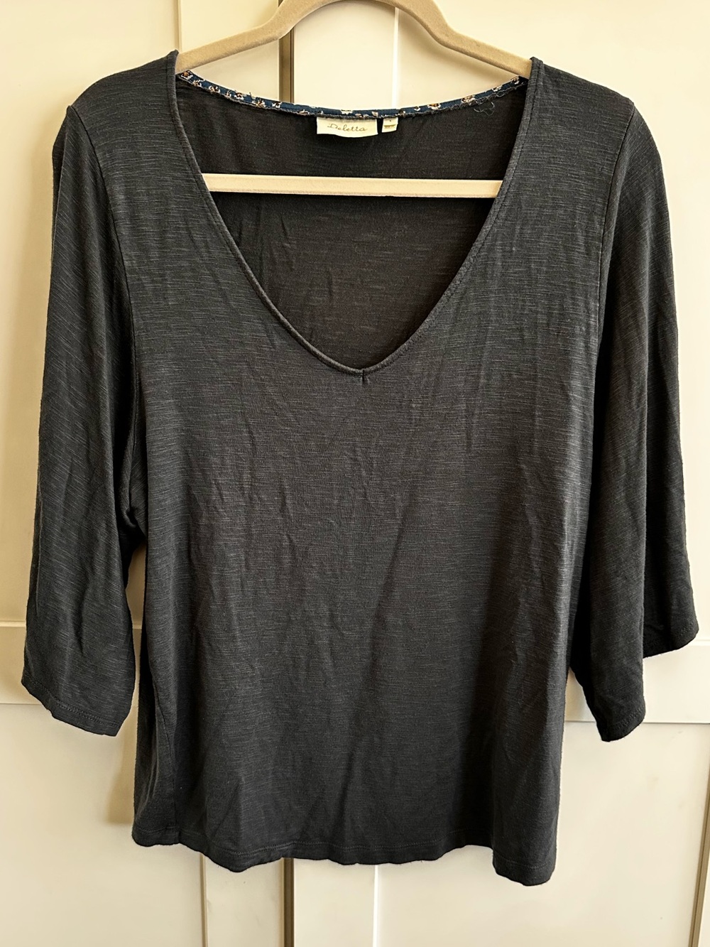 Deletta by Anthropologie V-Neck Top Women’s Small Ultra Soft Everyday Essential